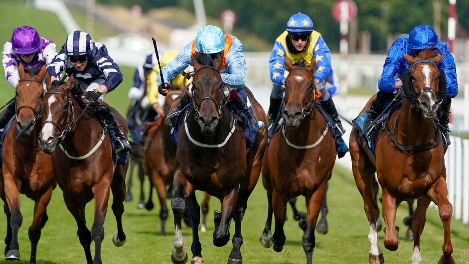 Ventura Diamond (centre) comes out on top at Goodwood