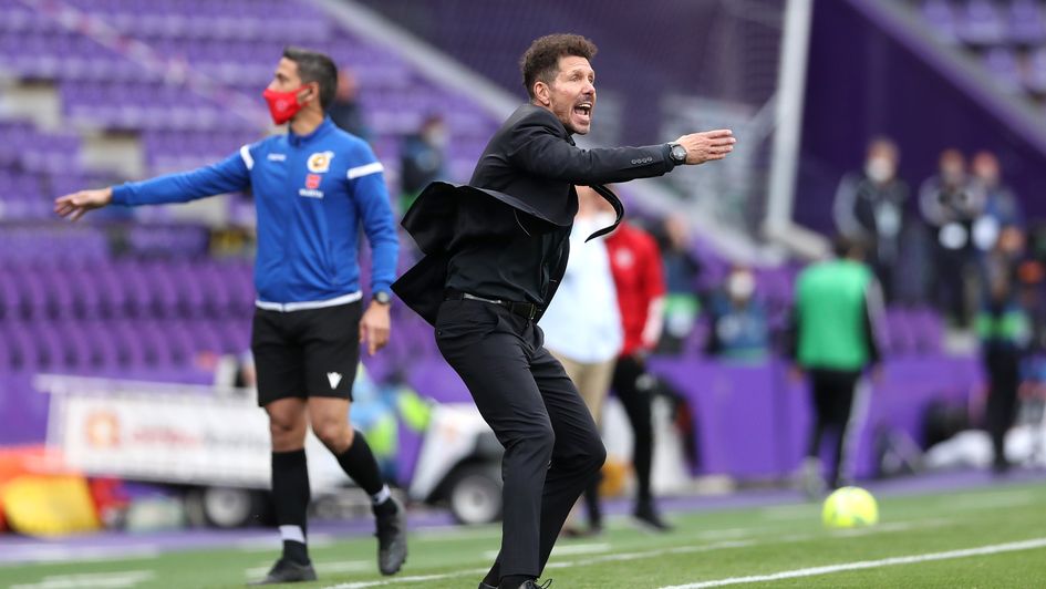 Diego Simone on the sideline against Real Valladolid
