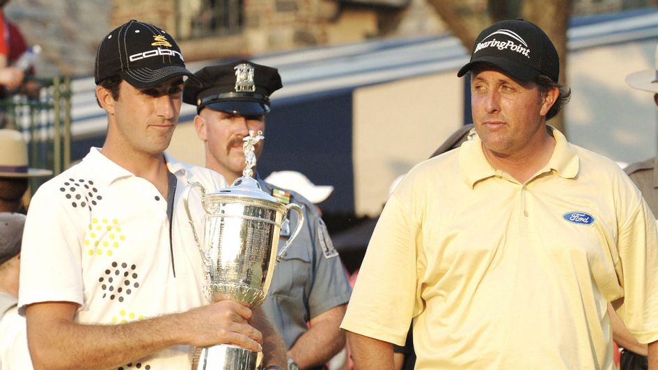 Phil Mickelson glances enviously at Geoff Ogilvy with the US Open trophy