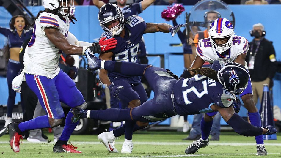 Running back Derrick Henry of the Tennessee Titans rushes for a touchdown against the Buffalo Bills
