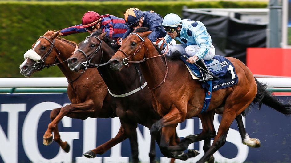 Olmedo powers down the outside to win the French 2000 Guineas