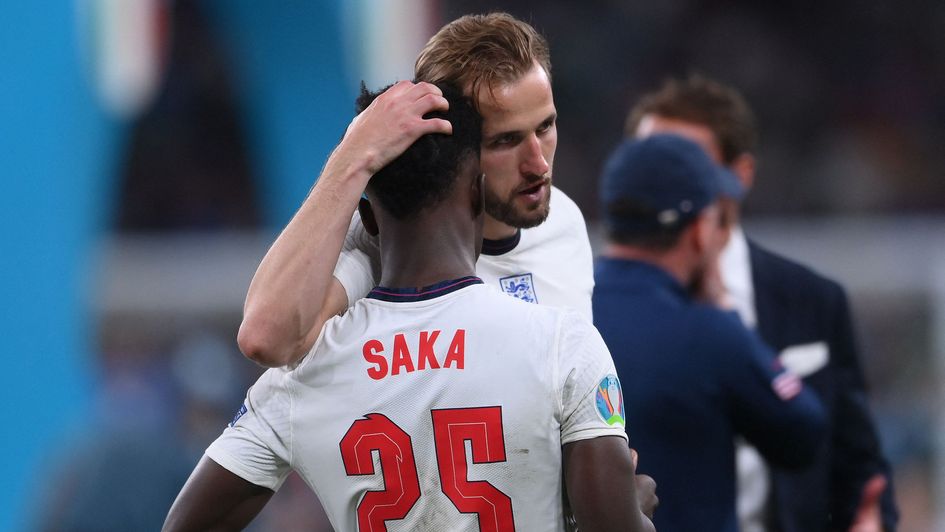Harry Kane comforts Bukayo Saka after his penalty miss