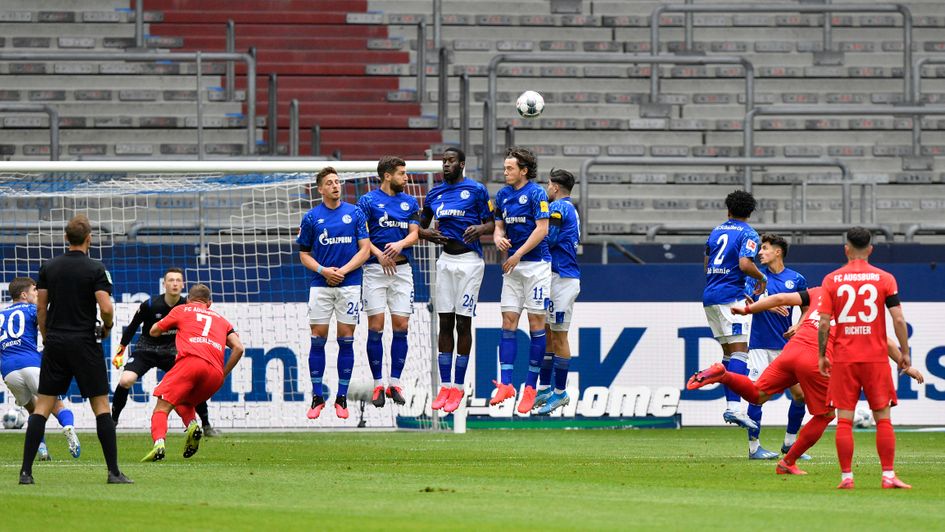 Eduard Lowen: Augsburg midfielder scores a free-kick against Schalke